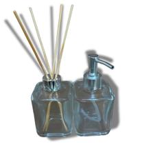 Kit Vidro Lavabo Quadrado Difusor E Sabonete Luxo - Prata Kit Vidro Lavabo Quadrado Difusor E Sabonete Luxo - Prata