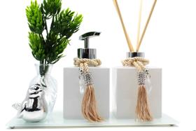 Kit Vidros Luxo Para Banheiro Lavabo Cubo Branco 250ml Vál. Sabonete e Difusor + Bandeja e Enfeite