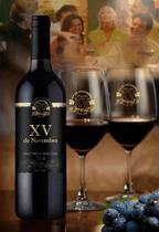 Kit vinho e 2 taças - xv de novembro presente namorados