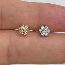 Labret em aço cirúrgico com flor e zircônias dourado