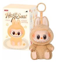 LABUBU Boneco Chaveiro Sentado Colecionável HAVE A SEAT Segunda Geração Virginia 19,5 cm tam M