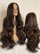 Lacewig peruca morena iluminada ondulada longa luzes discretas castanho fibra premium