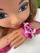 Laço Temático Angel + 3 Pulseiras de Pérolas Rosa