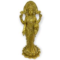 Lakshmi na Flor de Lótus em Pé Dourado em Resina 25 cm - META ATACADO