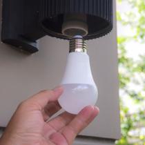 Lâmpada Bulbo LED 15W E27 Bivolt Alta Economia de Energia, Uso Residencial e Comercial Lâmpada Bulbo LED 15W E27 Bivolt Alta Economia de Energia, Uso Residencial e Comercial