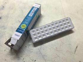 Lâmpada de Emergência com 30 Leda Slin Lâmpada de Emergência com 30 Leda Slin