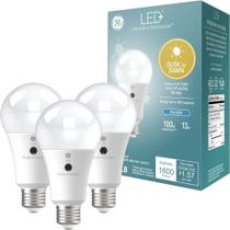 Lâmpada LED GE LED+ Dusk to Dawn A21 13W Daylight (pacote com 3)