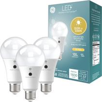 Lâmpadas LED GE LED+ Dusk to Dawn A21 13W (pacote com 3) Lâmpadas LED GE LED+ Dusk to Dawn A21 13W (pacote com 3)