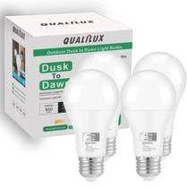Lâmpadas LED Qualilux Dusk to Dawn Outdoor 9,5 W 850 lm, pacote com 4