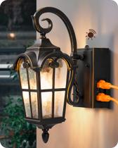 Lámpara de Pared Exterior EDISHINE con Sensor Crepúsculo a Amanecer y 2 Salidas GFCI Lámpara de Pared Exterior EDISHINE con Sensor Crepúsculo a Amanecer y 2 Salidas GFCI