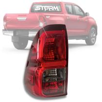 Lanterna Toyota Hillux Lado Esquerdo Motorista 2016 a 2021 Luz Freio sinaleira Traseira SR SRV SRX TDI Pick Up Lente bicolor Modelo Ré 2.8 2.5