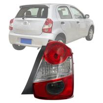 Lanterna traseira etios hatch re fume 2013/2018 direito Lanterna traseira etios hatch re fume 2013/2018 direito