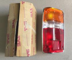 Lanterna Traseira PickUp Hilux 1992 A 2001 Moldura Cromada Esquerdo TYC Lanterna Traseira PickUp Hilux 1992 A 2001 Moldura Cromada Esquerdo TYC
