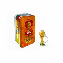 Lata Classic Panini Copa do Mundo 2026 Adrenalyn Xltm Edição Especial Fifa com Brinde Chaveiro de Taça