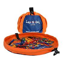 Lay-n-Go 2-in-1 Pequeno Organizador de Armazenamento de Brinquedos Portáteis Pequenos e Tapete de Jogo para Quarto e Viagem, Feito para Crianças e Crianças com um Design Patenteado Durável, 18 polegadas, Laranja/Azul