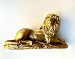 Leão decoração em cerâmica na cor dourado. Leão decoração em cerâmica na cor dourado.
