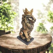Leão na Base Estatueta Rei Dourado com base Preta de Resina
