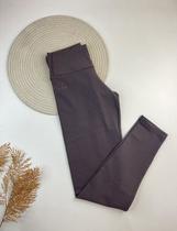 Legging Supplex Essencial Marrom Rala Bela Ref. 1231 - Proteção UV para seus Treinos