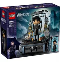 Lego 76780 Wednesday - Figura Da Wandinha Addams (702 Peças)