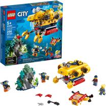 LEGO City Ocean Exploration Submarine 60264, com Submarino de Brinquedo, Cenário de Recifes de Corais, Drone Subaquático, Brilho na Figura do Peixe-Pescador Escuro e 4 Minifiguras Exploradoras, Novas 2020 (286 Peças)