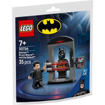 Lego DC Batman Bruce Wayne e o Batsuit 30726