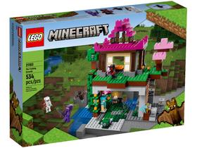 LEGO Minecraft Os Campos de Treino 534 Peças - 21183