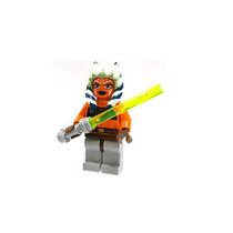LEGO Star Wars Ahsoka com Sabre de Luz - 70 caracteres
