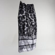 Lenço de Cetim Feminino com Estampa de Onça Lenço de Cetim Feminino com Estampa de Onça