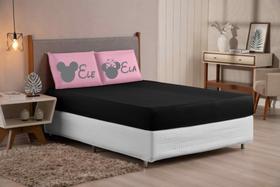 Lençol de microfibra casal queen elasticado + duas fronhas estampadas ele ela rosa preto
