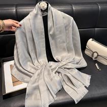 Lenços De Moda Feminina Primavera 2025: Hijabs, Xales, Estolas E Lenços De Seda Com Estampa Lenços De Moda Feminina Primavera 2025: Hijabs, Xales, Estolas E Lenços De Seda Com Estampa