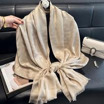 Lenços De Moda Feminina Primavera 2025: Hijabs, Xales, Estolas E Lenços De Seda Com Estampa Lenços De Moda Feminina Primavera 2025: Hijabs, Xales, Estolas E Lenços De Seda Com Estampa