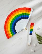 Leque Arco-Íris LGBTQIA+ Colorido 43cm Acessório Pride para Carnaval, Paradas, Festas e Shows