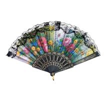 Leque de plástico e tecido com desenhos florais