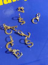 Leta R Pingente 5mm Ouro 18 Kilates Peso 0.10 Grama Todas Letras