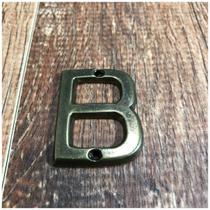 Letra B Residencial Pequena Envelhecida Para Apartamento