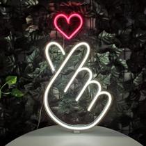 Letreiro Placa Neon Led - Coração com os Dedos