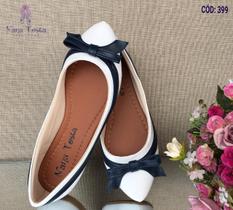 Lili Branca Laço Azul Lili Branca Laço Azul
