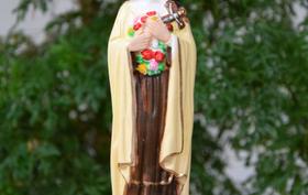 Linda Imagem Santa Terezinha 21 x 06 cm em Gesso