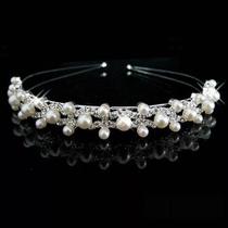 Linda Tiara Para Noiva, Debutantes E Daminhas. Com Strass E Metal Prata E Pérolas. Porta Coque, Arranjo, Coroa. Cód: T8