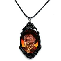 Lindo Colar Camafeu Freddy Krueger arte resinada