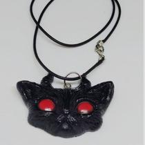 lindo colar com pingente gato preto Místico com olhos vermelhos e chifres