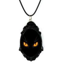 Lindo colar pingente arte resinada olhos de gato