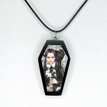 Lindo colar pingente caixão wandinha addams terror pop