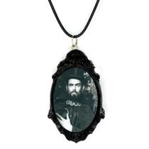 Lindo colar pingente em resina arte zé do caixão terror