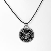 Lindo colar punk rock arte resinada base em metal exclusivo