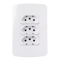 Linha B3 Conj 42 Tomada Tripla 2P+T 10A 250V