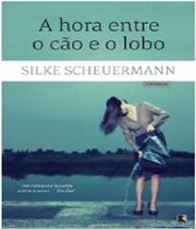 Livro A Hora Entre o Cão e o Lobo - Silke Scheuermann Livro A Hora Entre o Cão e o Lobo - Silke Scheuermann