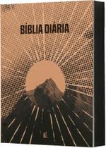 Livro - Bíblia Diária NVI, Brochura, Capa Montanha, Leitura Perfeita – Comece sua jornada de 365 dias com a Bíblia em qualquer momento do ano