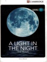 Livro - Cambridge Factual Readers A Light In The Night The Moon