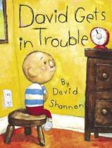 Livro - David Gets In Trouble - SCHOLASTIC